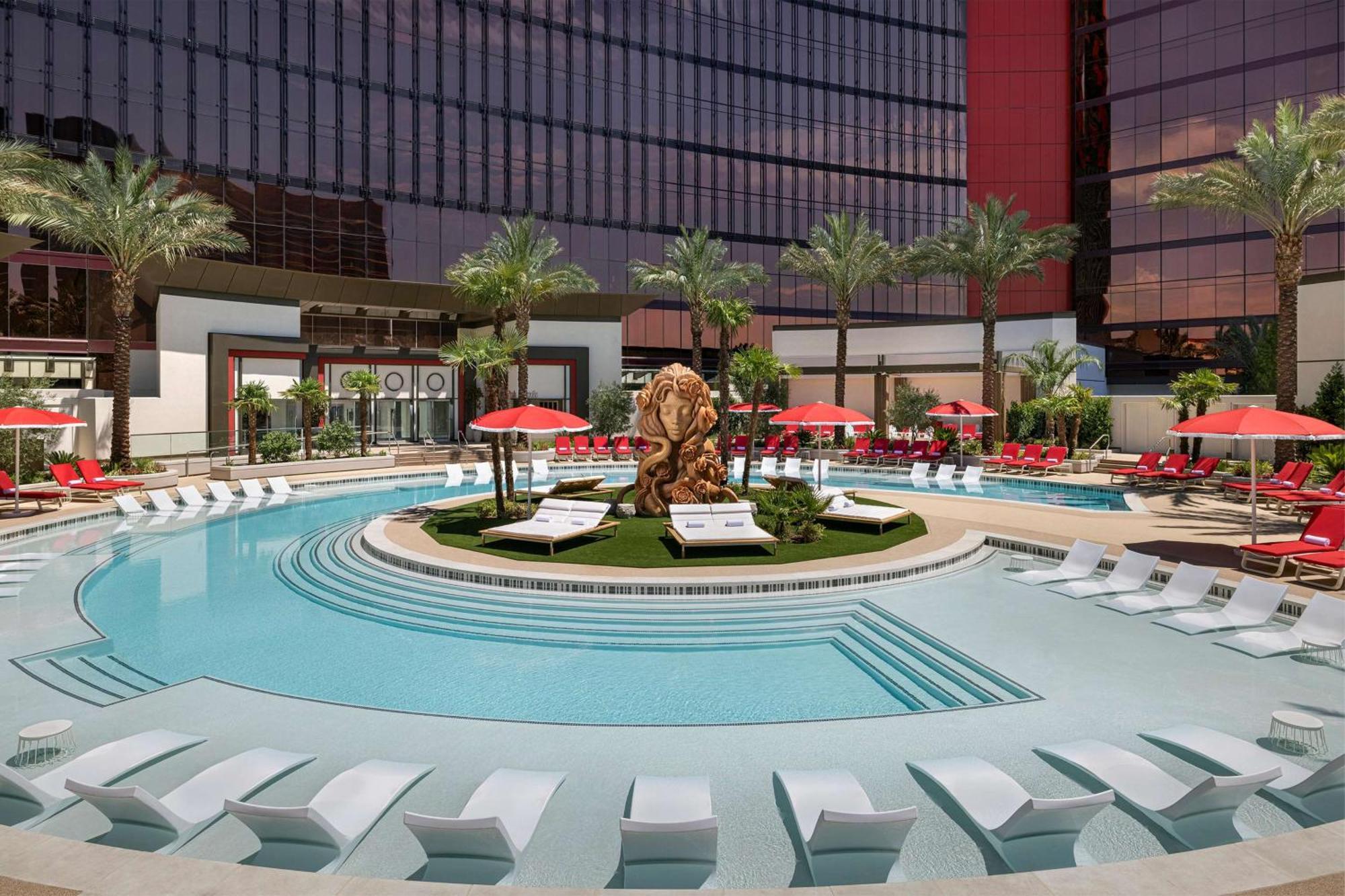 Conrad Las Vegas At Resorts World Exterior foto The pool at the Wynn