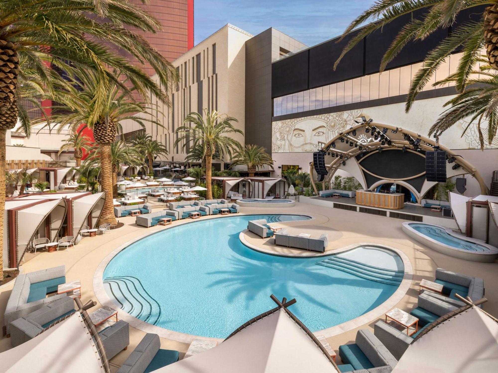 Conrad Las Vegas At Resorts World Exterior foto The pool at the Wynn
